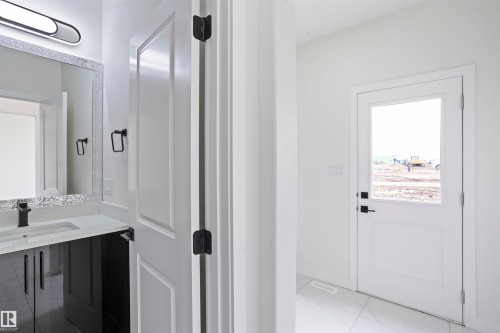 723 30 Street, Edmonton, AB - Indoor Photo Showing Bathroom