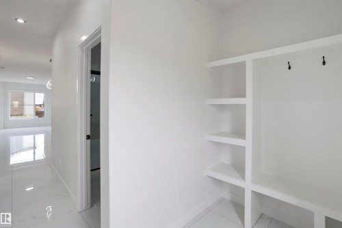 723 30 Street, Edmonton, AB - Indoor