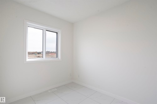 723 30 Street, Edmonton, AB - Indoor Photo Showing Other Room