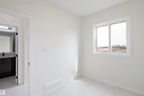 723 30 Street, Edmonton, AB - Indoor Photo Showing Other Room