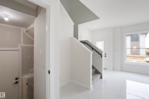 723 30 Street, Edmonton, AB - Indoor Photo Showing Other Room