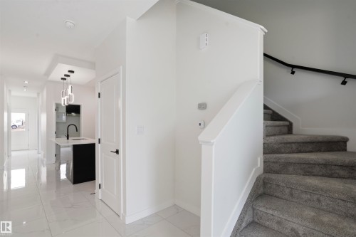 723 30 Street, Edmonton, AB - Indoor Photo Showing Other Room