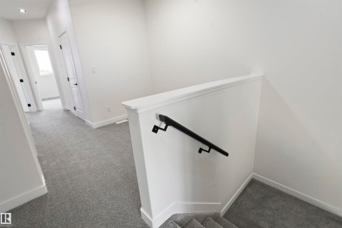 723 30 Street, Edmonton, AB - Indoor Photo Showing Other Room