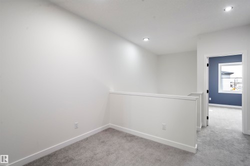 723 30 Street, Edmonton, AB - Indoor Photo Showing Other Room