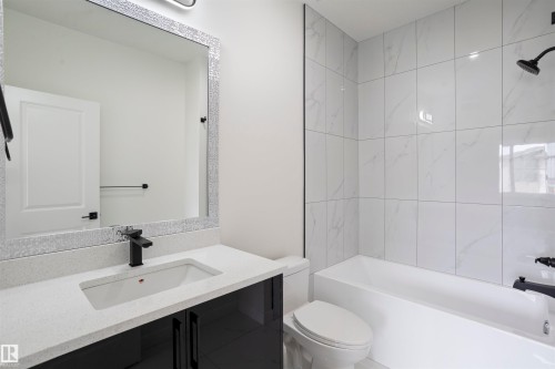 723 30 Street, Edmonton, AB - Indoor Photo Showing Bathroom