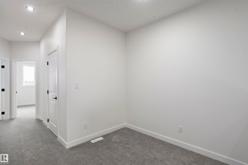 723 30 Street, Edmonton, AB - Indoor Photo Showing Other Room