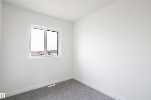 723 30 Street, Edmonton, AB - Indoor Photo Showing Other Room