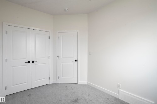 723 30 Street, Edmonton, AB - Indoor Photo Showing Other Room