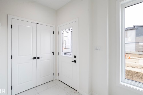723 30 Street, Edmonton, AB - Indoor Photo Showing Other Room