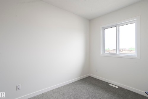 723 30 Street, Edmonton, AB - Indoor Photo Showing Other Room