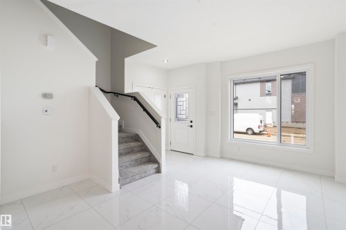 723 30 Street, Edmonton, AB - Indoor Photo Showing Other Room