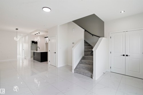 723 30 Street, Edmonton, AB - Indoor Photo Showing Other Room