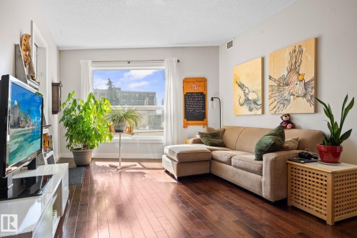 202 10523 123 Street, Edmonton, AB - Indoor Photo Showing Living Room