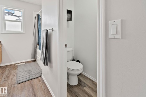 3711 161 Avenue, Edmonton, AB - Indoor Photo Showing Bathroom