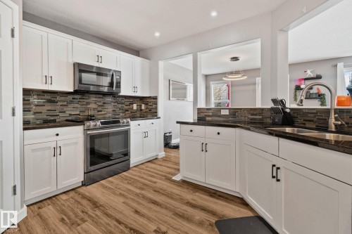 3711 161 Avenue, Edmonton, AB - Indoor Photo Showing Kitchen With Upgraded Kitchen