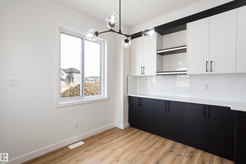 171 Munn Way, Leduc, AB - Indoor Photo Showing Kitchen With Upgraded Kitchen