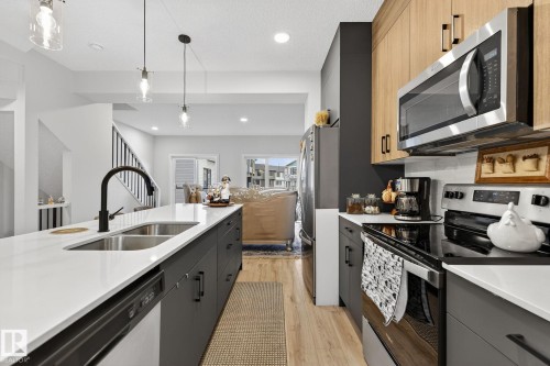 72 11910 35 Avenue, Edmonton, AB - Indoor Photo Showing Kitchen With Double Sink With Upgraded Kitchen