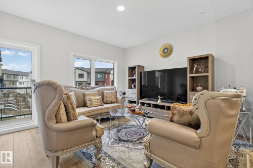 72 11910 35 Avenue, Edmonton, AB - Indoor Photo Showing Living Room