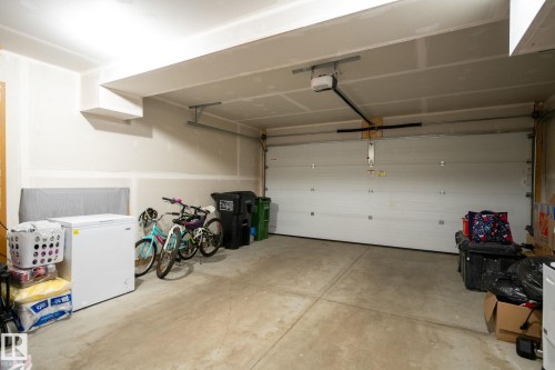 72 11910 35 Avenue, Edmonton, AB - Indoor Photo Showing Garage