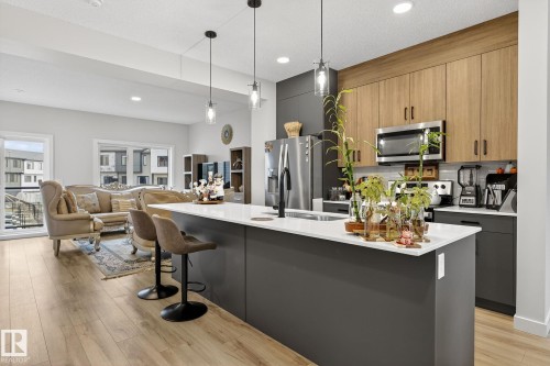 72 11910 35 Avenue, Edmonton, AB - Indoor Photo Showing Kitchen With Upgraded Kitchen