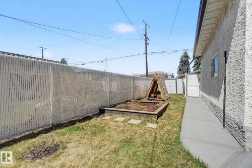 7550 81 Avenue Nw, Edmonton, AB - Outdoor
