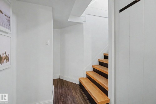 7550 81 Avenue Nw, Edmonton, AB - Indoor Photo Showing Other Room