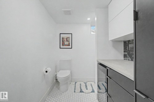 7550 81 Avenue Nw, Edmonton, AB - Indoor Photo Showing Bathroom