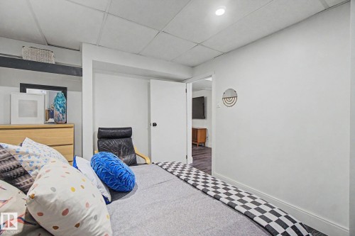 7550 81 Avenue Nw, Edmonton, AB - Indoor Photo Showing Bedroom