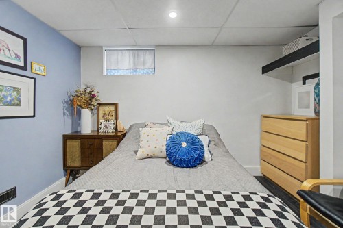 7550 81 Avenue Nw, Edmonton, AB - Indoor Photo Showing Bedroom