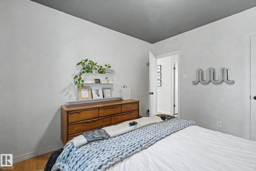 7550 81 Avenue Nw, Edmonton, AB - Indoor Photo Showing Bedroom