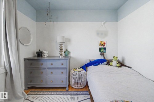 7550 81 Avenue Nw, Edmonton, AB - Indoor Photo Showing Bedroom