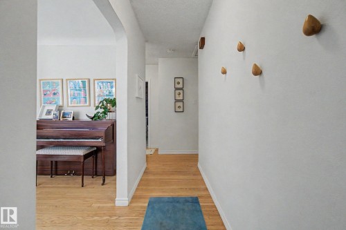 7550 81 Avenue Nw, Edmonton, AB - Indoor Photo Showing Other Room