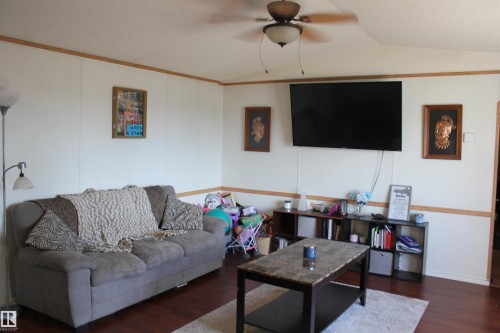 4610 51 Avenue, Myrnam, AB - Indoor Photo Showing Living Room