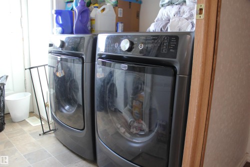 4610 51 Avenue, Myrnam, AB - Indoor Photo Showing Laundry Room