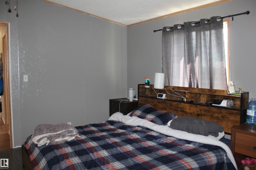 4610 51 Avenue, Myrnam, AB - Indoor Photo Showing Bedroom