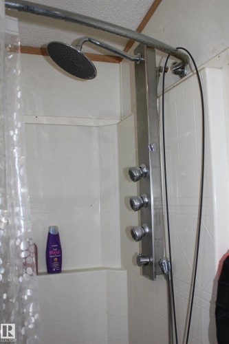 4610 51 Avenue, Myrnam, AB - Indoor Photo Showing Bathroom