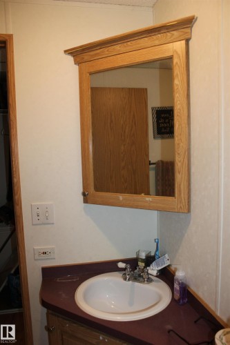 4610 51 Avenue, Myrnam, AB - Indoor Photo Showing Bathroom