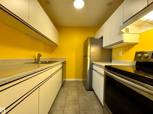 119 6720 158 Avenue, Edmonton, AB - Indoor Photo Showing Kitchen