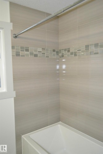 8950 81 Avenue, Edmonton, AB - Indoor Photo Showing Bathroom