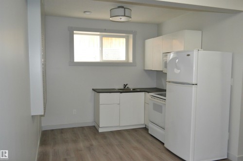 8950 81 Avenue, Edmonton, AB - Indoor Photo Showing Kitchen