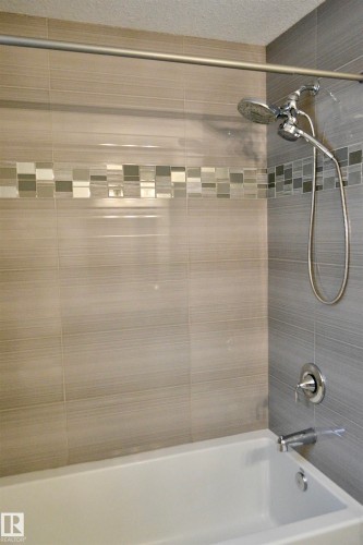 8952 81 Avenue, Edmonton, AB - Indoor Photo Showing Bathroom