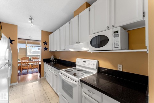1105 9809 110 Street, Edmonton, AB - Indoor Photo Showing Kitchen
