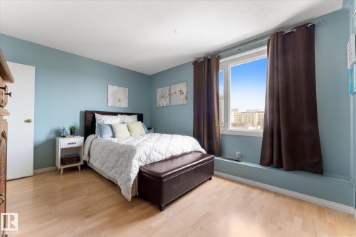 1105 9809 110 Street, Edmonton, AB - Indoor Photo Showing Bedroom