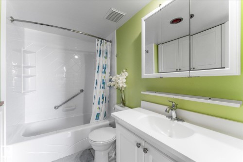 1105 9809 110 Street, Edmonton, AB - Indoor Photo Showing Bathroom