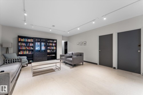 1105 9809 110 Street, Edmonton, AB - Indoor