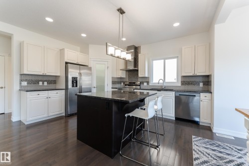 2804 Watcher Court, Edmonton, AB - Indoor Photo Showing Kitchen With Upgraded Kitchen