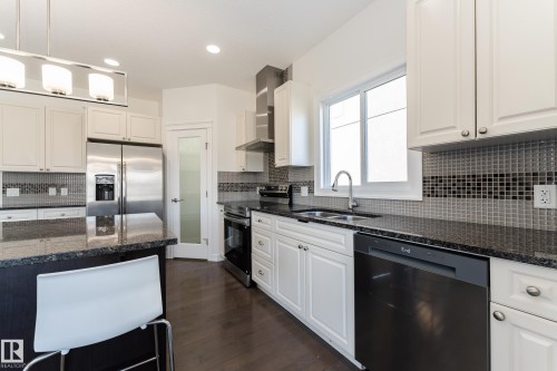 2804 Watcher Court, Edmonton, AB - Indoor Photo Showing Kitchen With Double Sink With Upgraded Kitchen