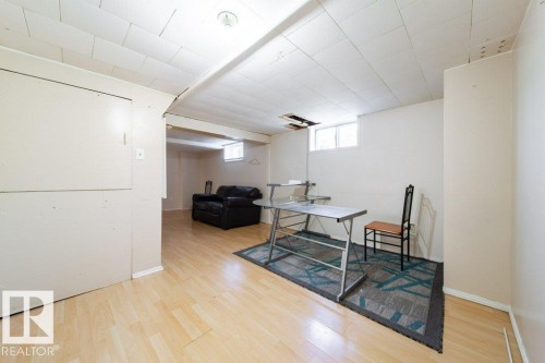 7812 128 Avenue, Edmonton, AB - Indoor