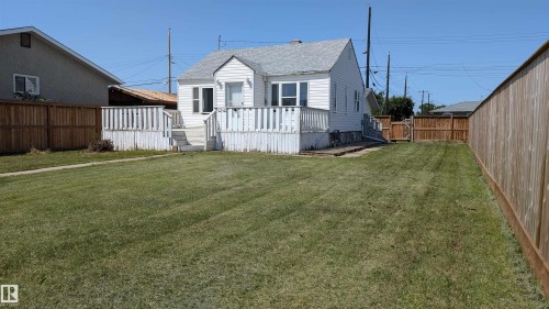 7812 128 Avenue, Edmonton, AB - Outdoor