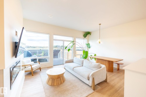 3315 Kulay Way, Edmonton, AB - Indoor Photo Showing Living Room